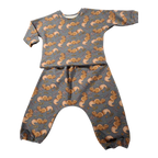 Children's outfit with patterned shirt and pants 