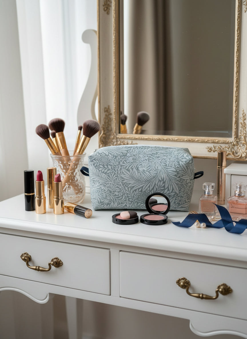 Make up Pouch Silver grey